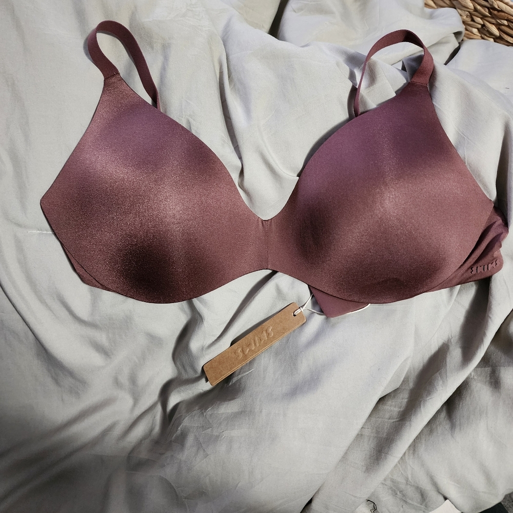 Skims wireless form pushup plunge bra